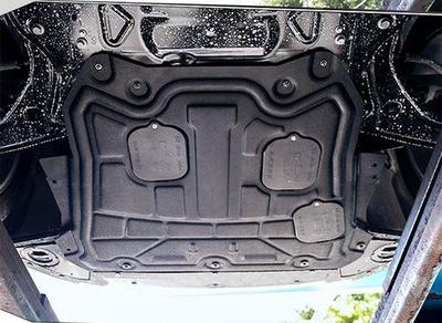 發動機護板材質大比拼 錳鋼與鋁鎂合金如何選擇？（此處開頭請改回正文的實際內容，為便于示意，微按照通用場景補一段） 當車主們在為自己的愛車增添裝備發動機護板時，面對材質的選擇不常會猶豫 “錳鋼好還是鋁鎂合金好？” 這是決定到底傾向于硬核保護輕盈靈活的防護方案的問題。要找出最佳的發動機擋板備材，就得分析這兩者的特性和本質之分。